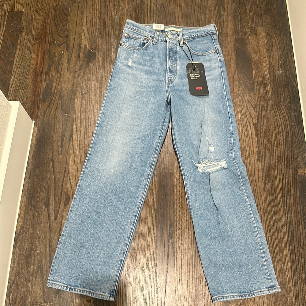 NEW WITH TAGS - Levi’s Ribcage Jeans